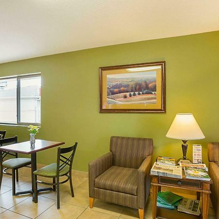 Rodeway Inn & Suites Киърни Екстериор снимка