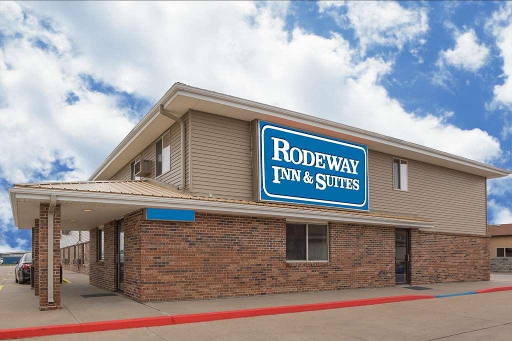 Rodeway Inn & Suites Киърни Екстериор снимка