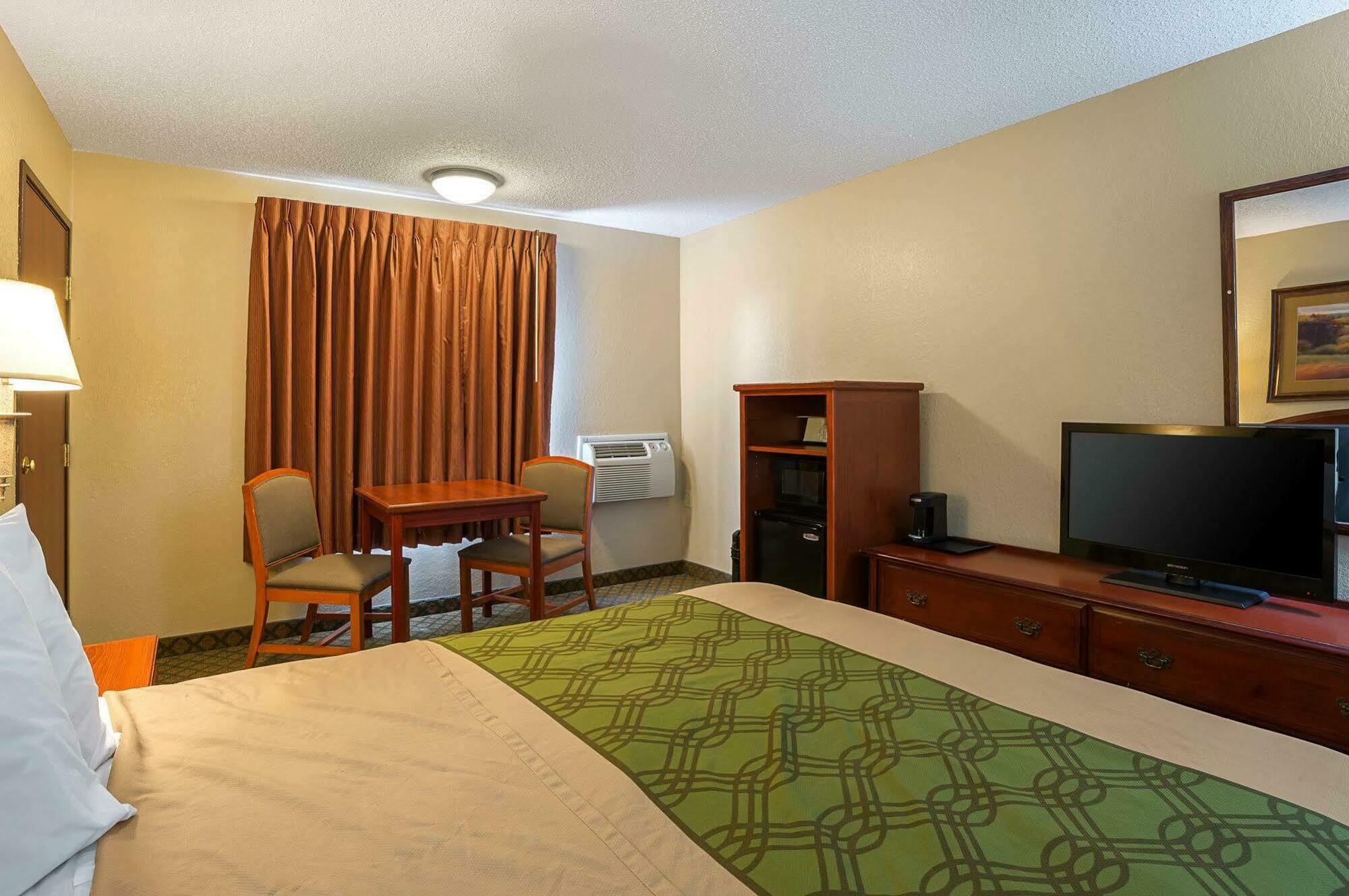 Rodeway Inn & Suites Киърни Екстериор снимка