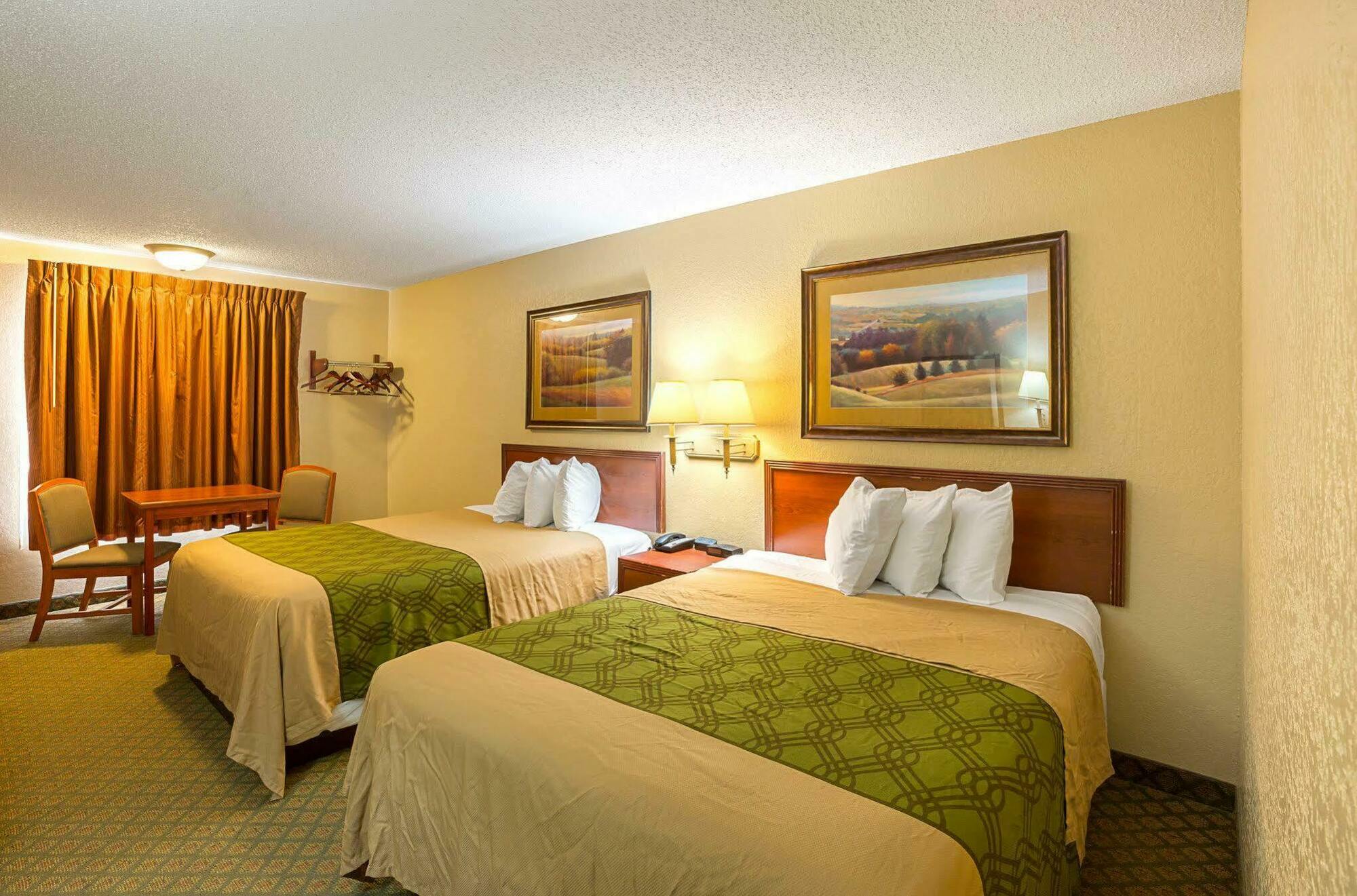 Rodeway Inn & Suites Киърни Екстериор снимка